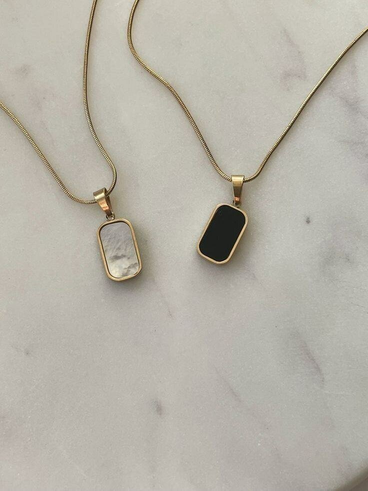 Collier Pendentif Géométrique Élégant