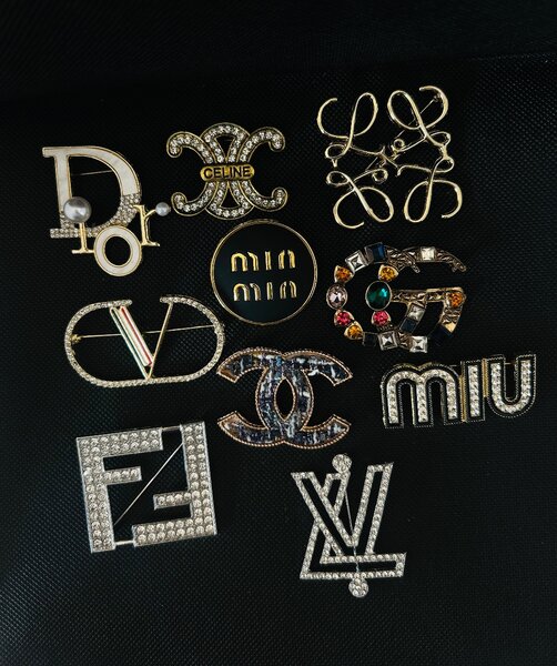 Broches de marque