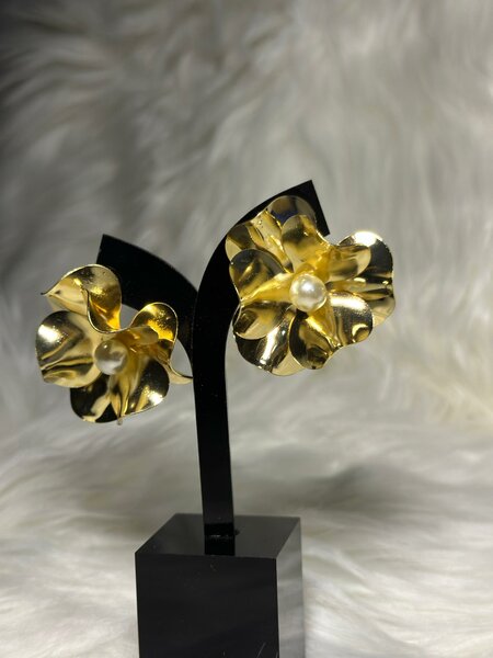 Boucles d'oreilles fleur dorée