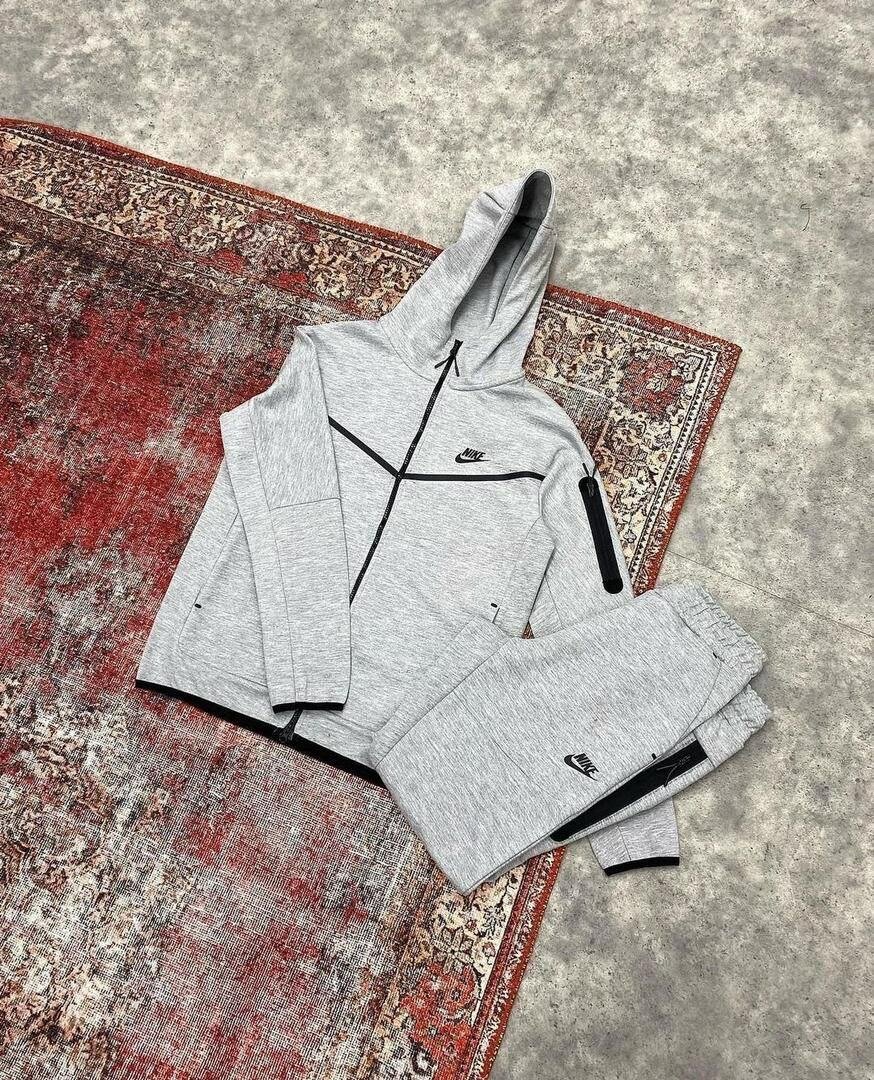 UK import Nike track