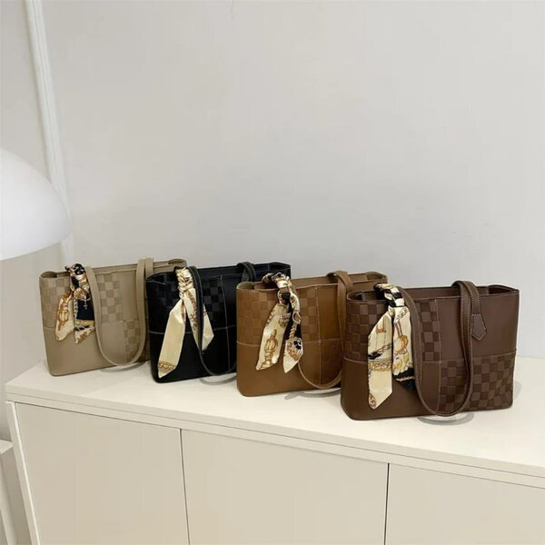 Sac à main élégant avec écharpe