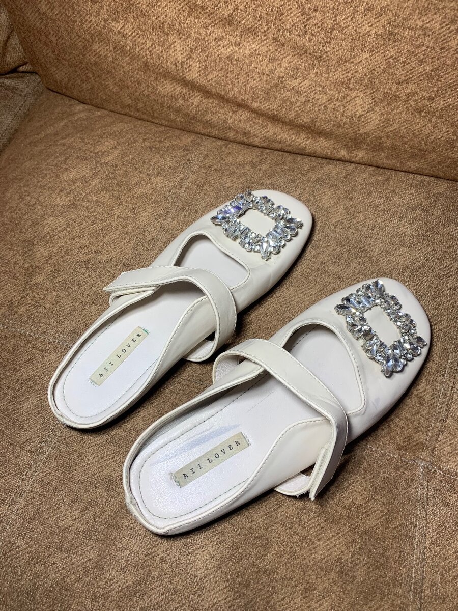 Branded half shoe