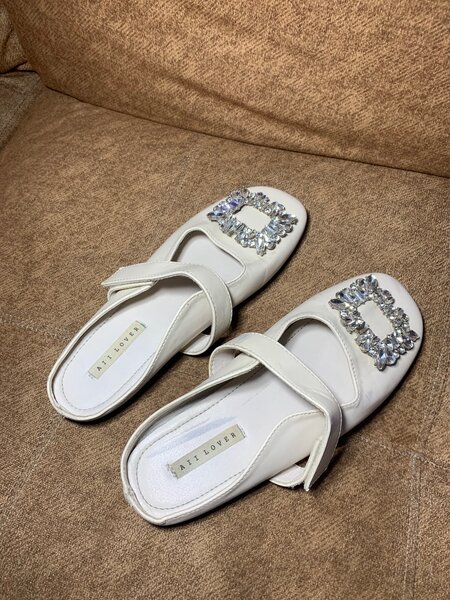 Branded half shoe