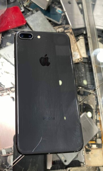 iPhone 8+