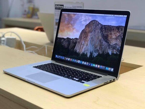 MACBOOK PRO RETINA ANNÉE 2015 CORE i7 QUASI NEUF