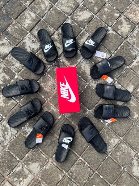 Nike benassi