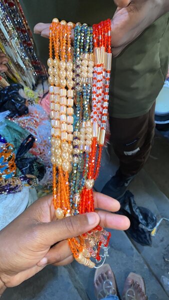 Colliers de perles colorées