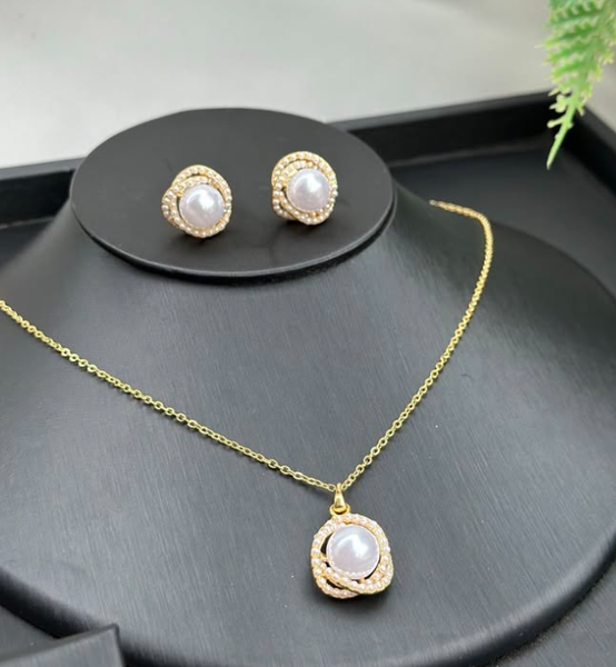 Necklace + earrings