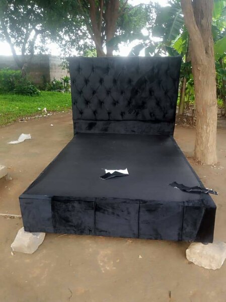 Headboard and bed
