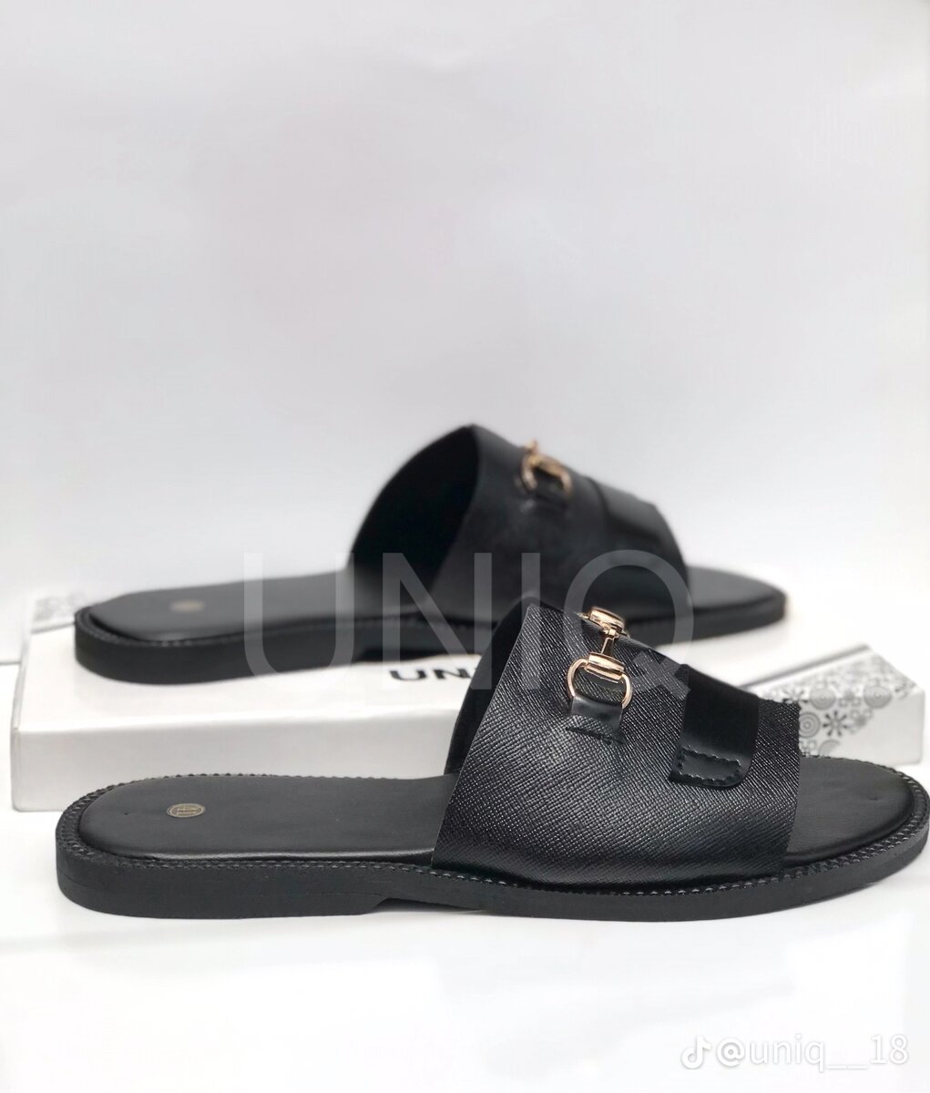 Madigs Slippers