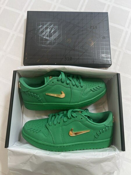 Shope fashion sneakers