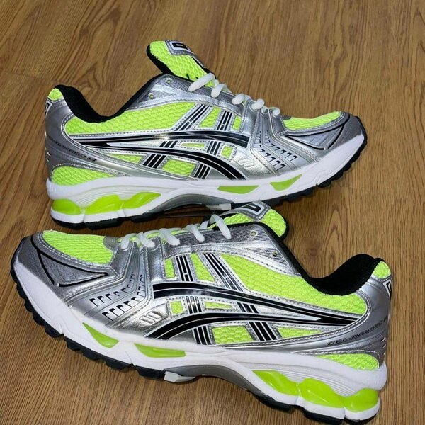 Chaussures de course flashy