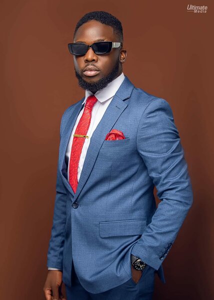 blue men's suit