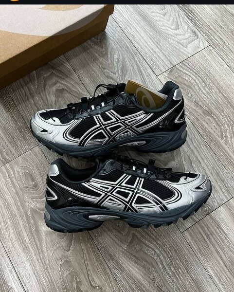 ASICS SNEAKER