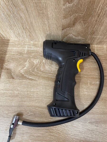 Tire inflator