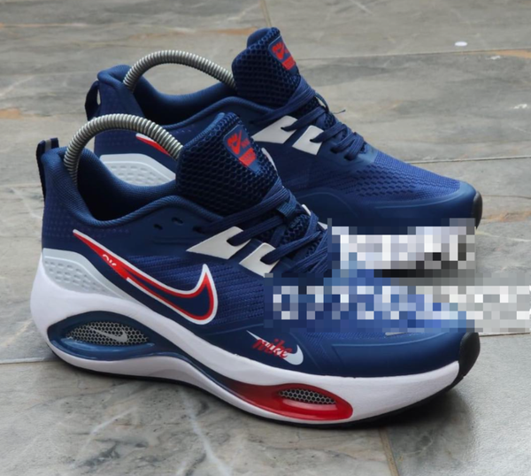 NIKE ZOOM Sneakers