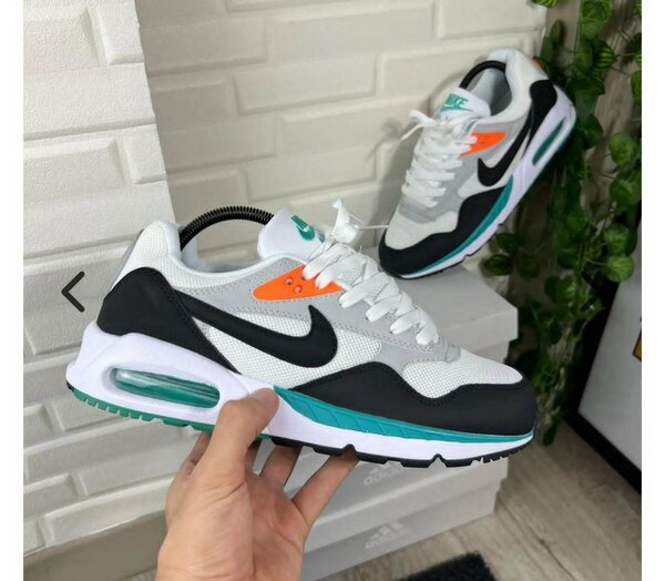 NIKE AIRMAX CLASSIC
