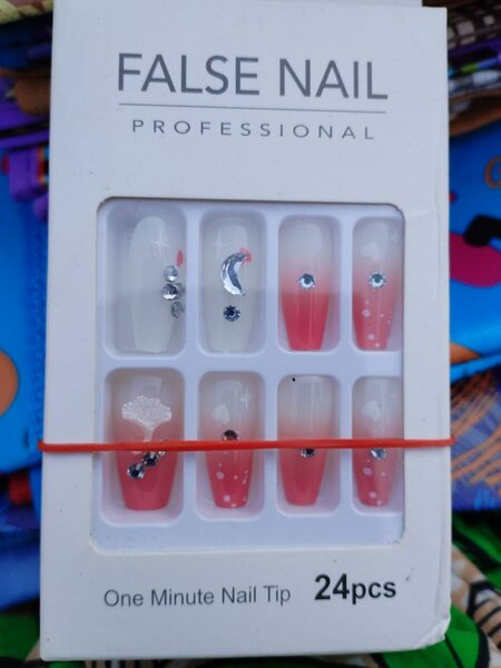 Wearable manicure