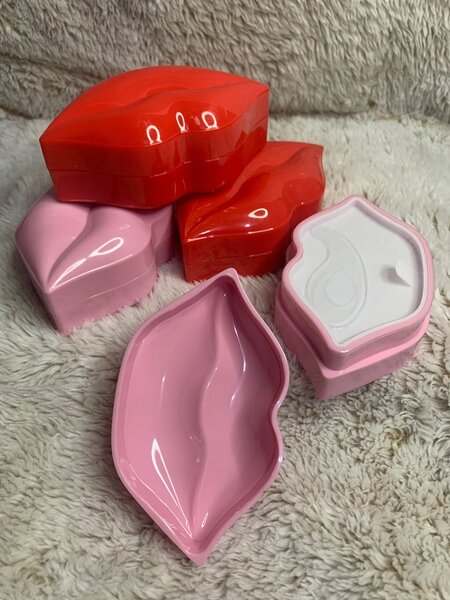 Pink lip mask