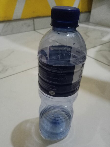 Bouteille d'eau en plastique