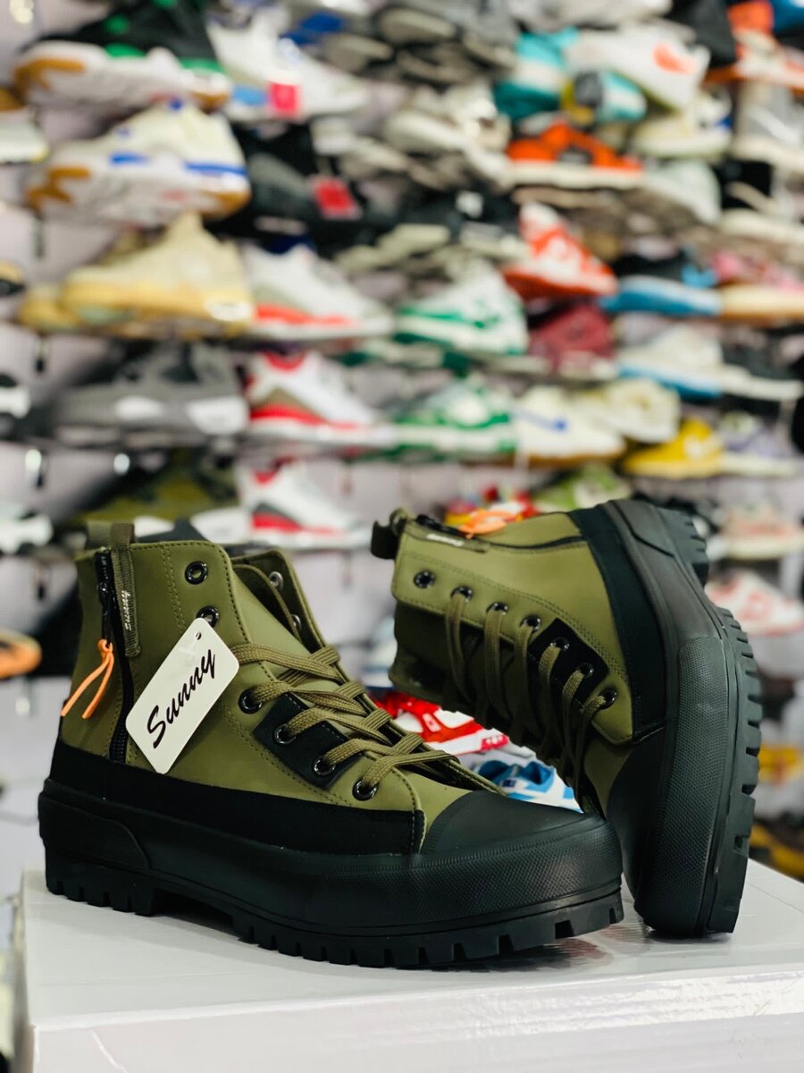 Sunny boots