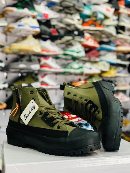 Sunny boots