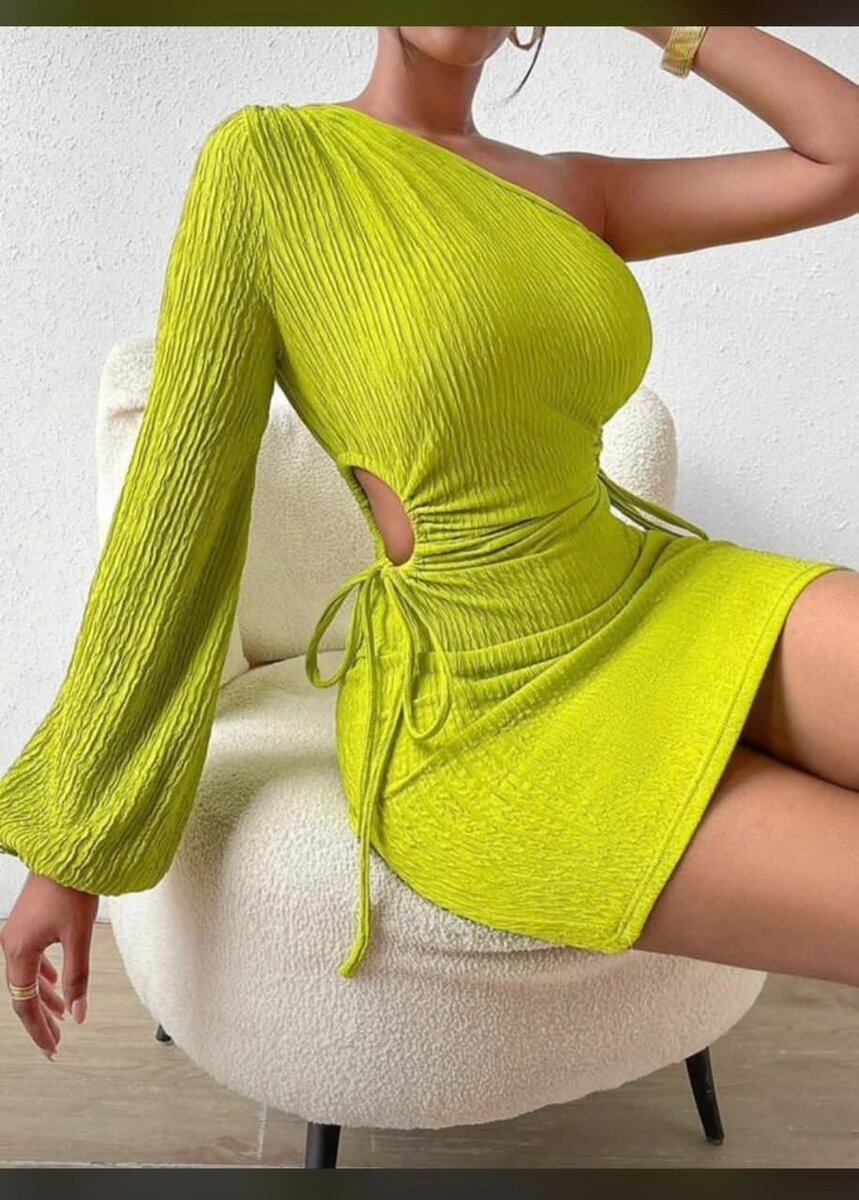 Robe Asymétrique Élégante