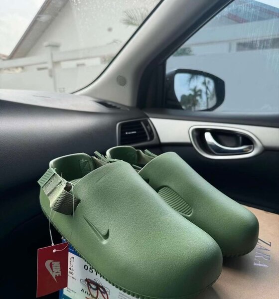 Nike slides