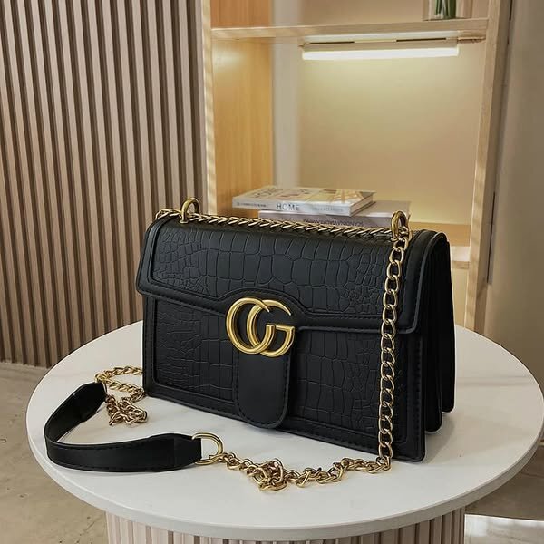 High quality and fashionable women's bag black