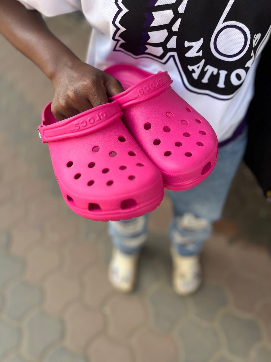 ICONIC CLASSIC CROCS