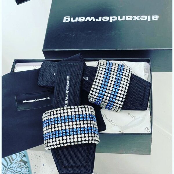Ladies slippers