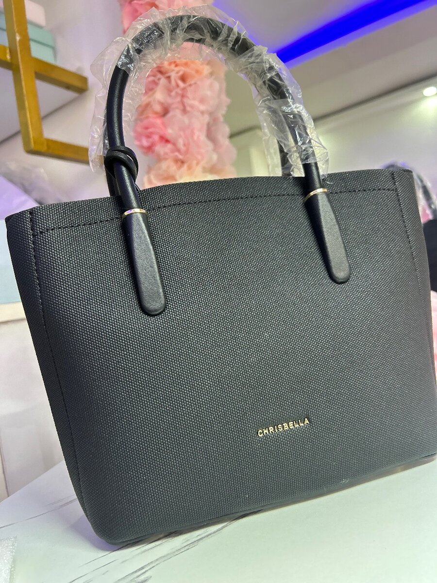 Sac à main en cuir noir élégant