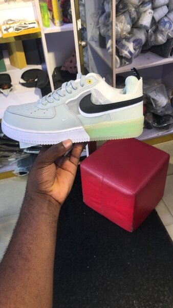 Shoe