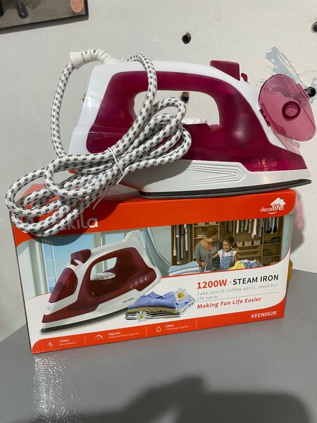 Decakila 1200W Steam Iron