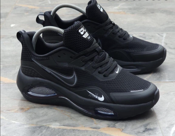 NIKE ZOOM RUNNERS