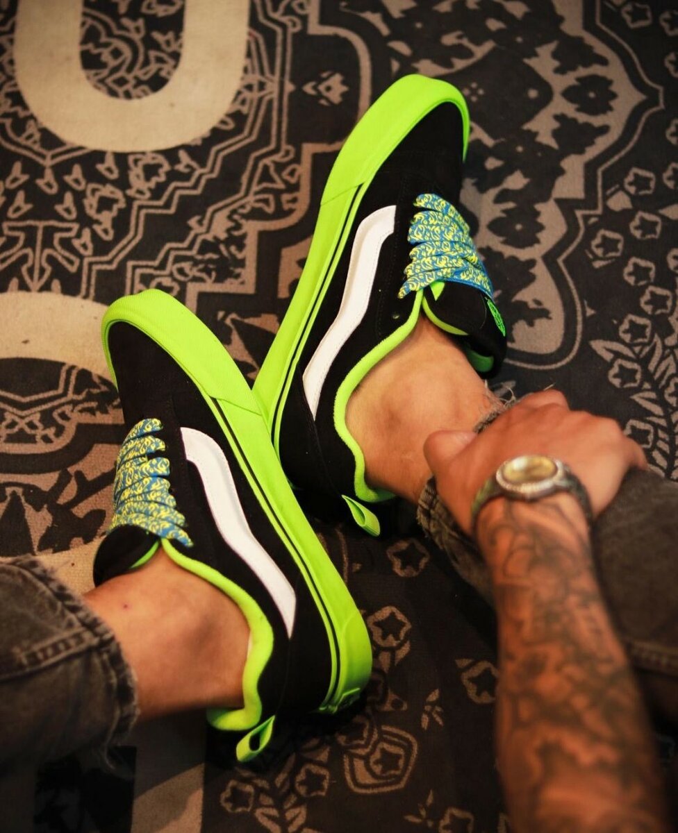 Vans knu skuul