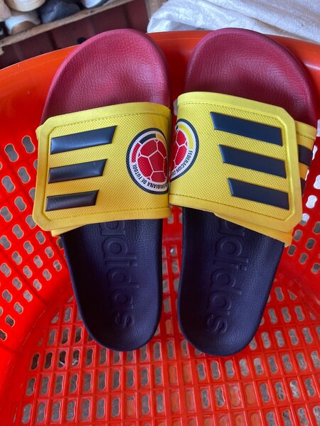 Adidas slide