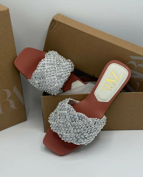 Ladies slippers