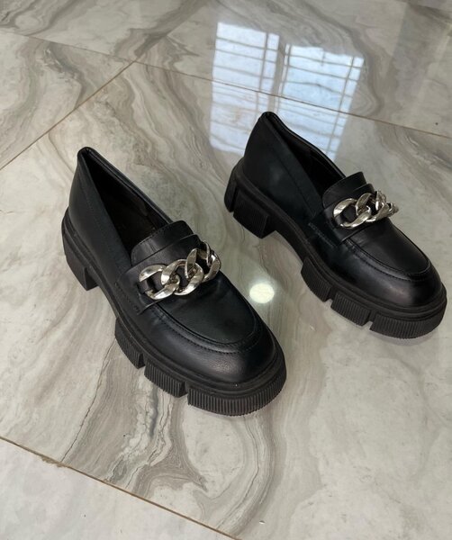Shoe