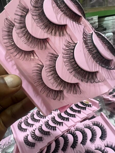 Faux cils