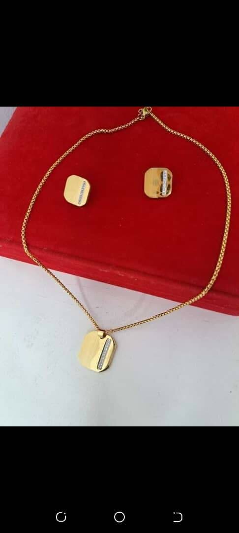 Chaine, boucle, bracelet