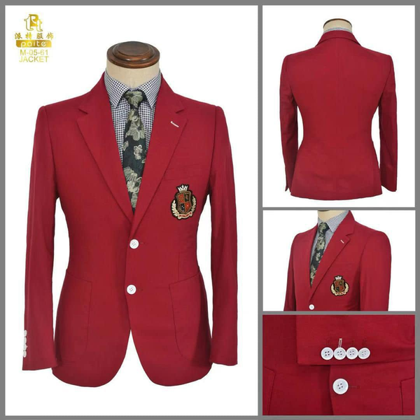 Costume rouge