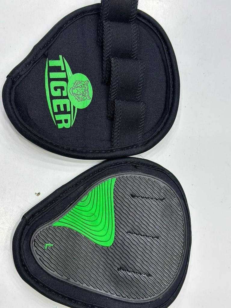 Hand pad tiger
