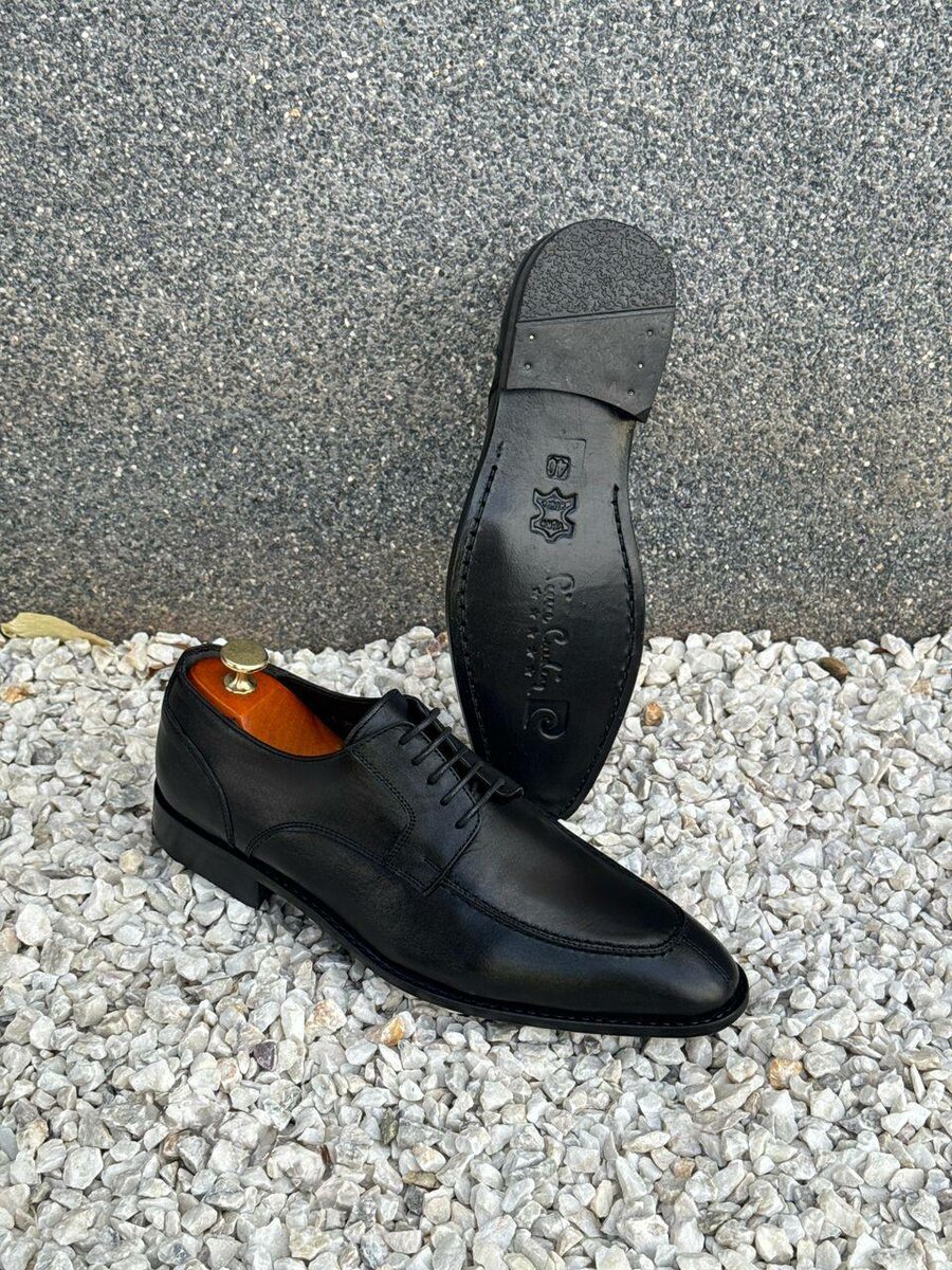 Chaussures habillées en cuir noir