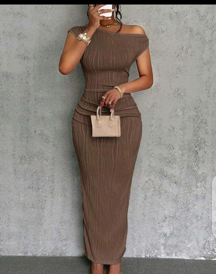 Robe élégante asymétrique
