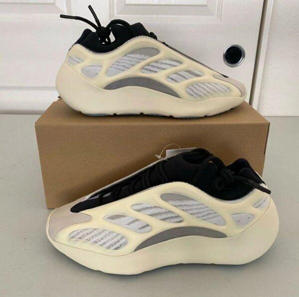 ADIDAS YEEZY