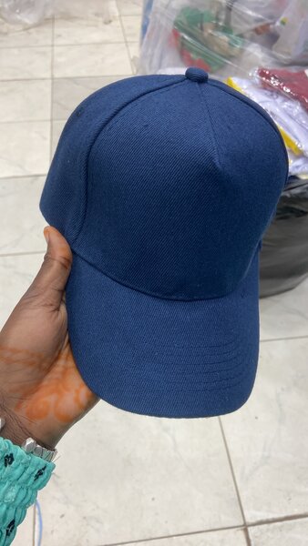 Casquette élégante bleue