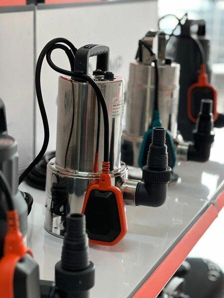 Submersible pump
