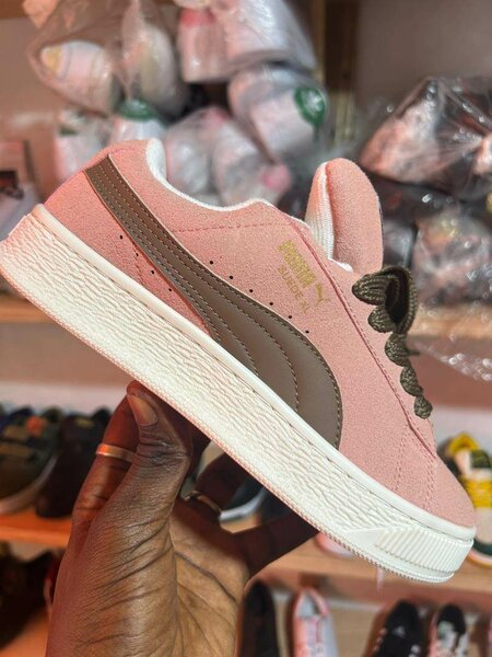 Sneakers roses en daim