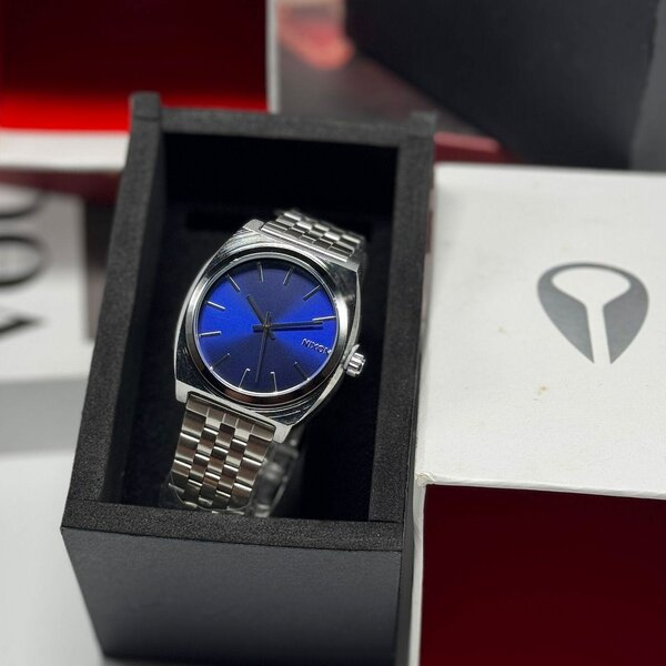 NIXON CLASSIC WATCH